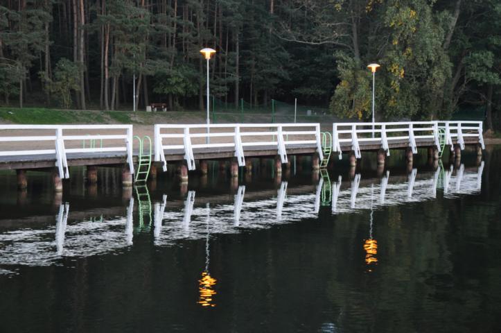 Am Badesteg neben dem Campingplatz Kretowiny