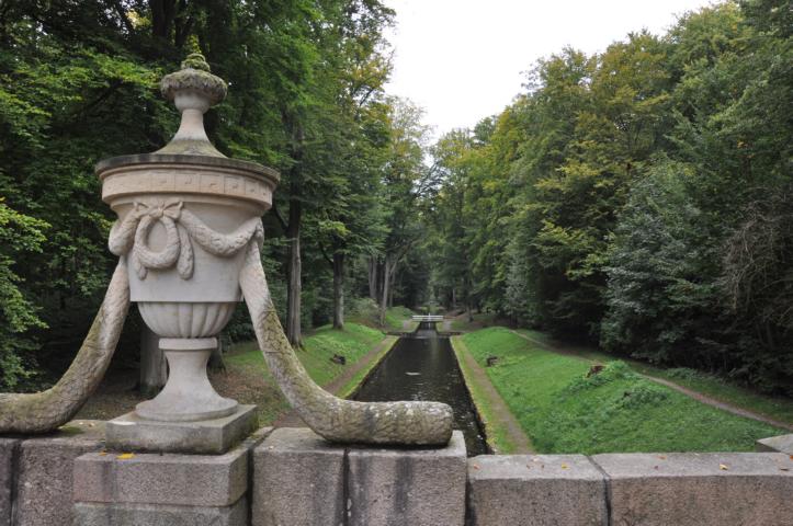 Die Steinbrücke im Schlosspark